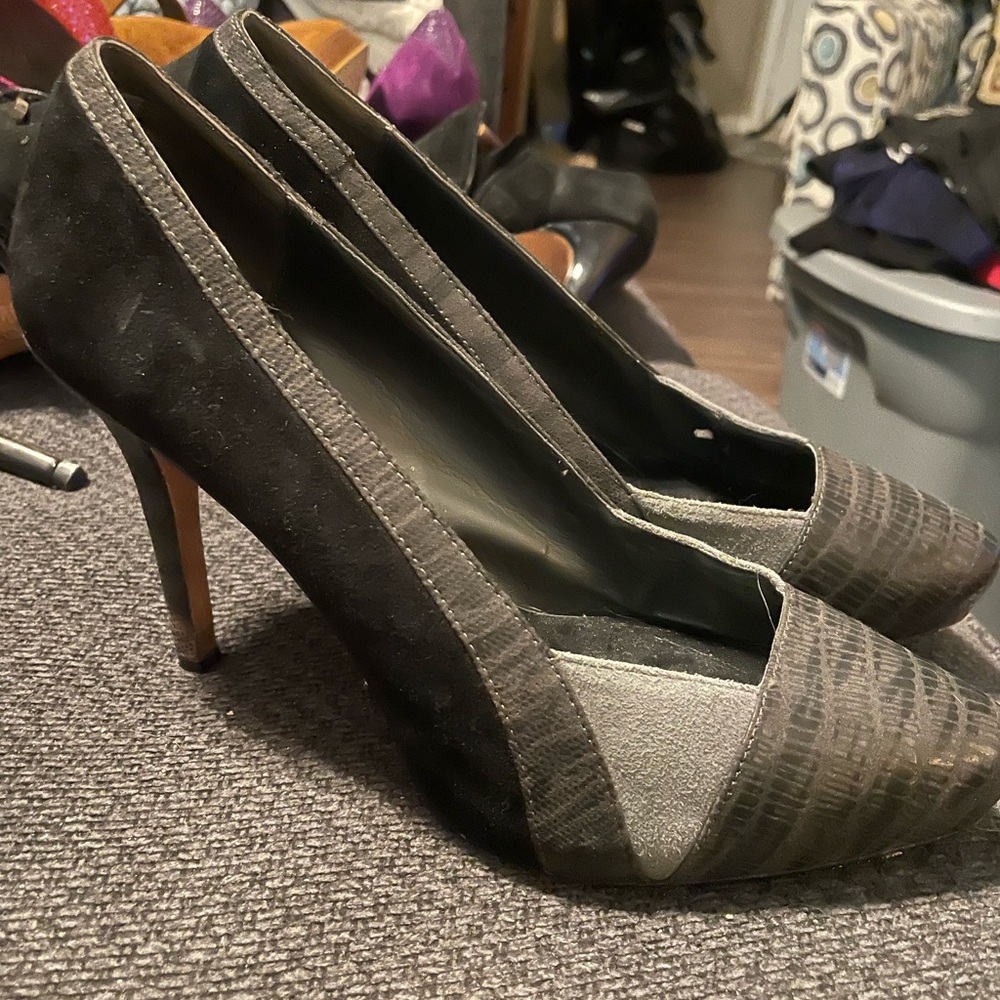 Black Lightly Worn White House Black Market Heels